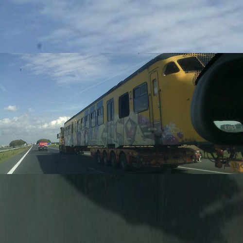 trein-op-de-snelweg